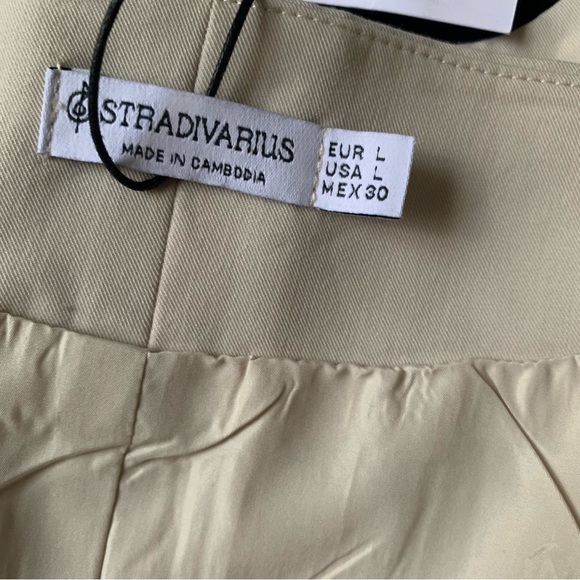 Stradivarius Formal top with buttons L in Ecru NWT Vest - Picture 5 of 5